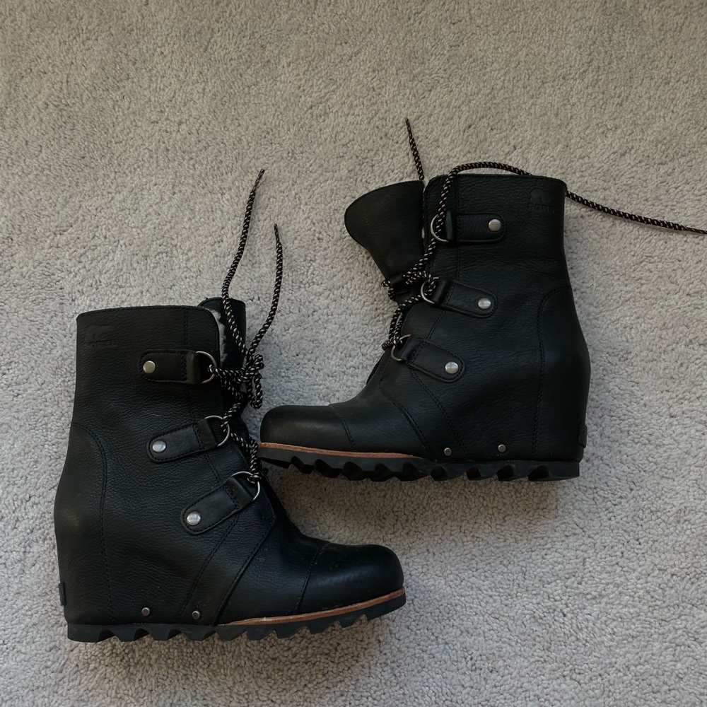 Sorel Joan of Arctic Wedge Lace up Cozy bootie (Sherpa-lined waterproof)